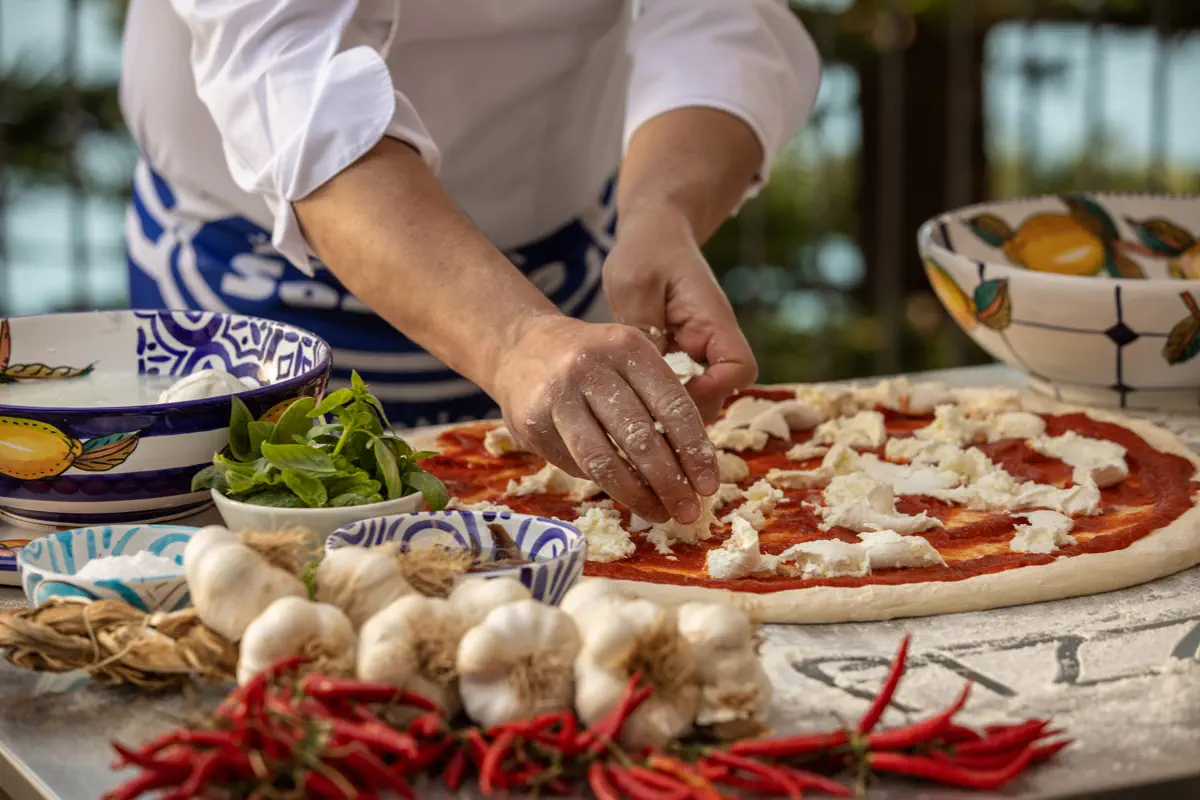 gino sorbillo pizza experience ad amalfi